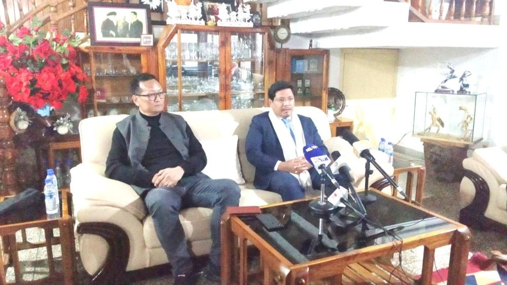 Meghalaya CM and NPP chief, Conrad K Sangma (Right) alongwith the NPP’s Nagaland unit President, Andrew Ahoto, at the press conference in Dimapur on December 28. (Morung Photo)